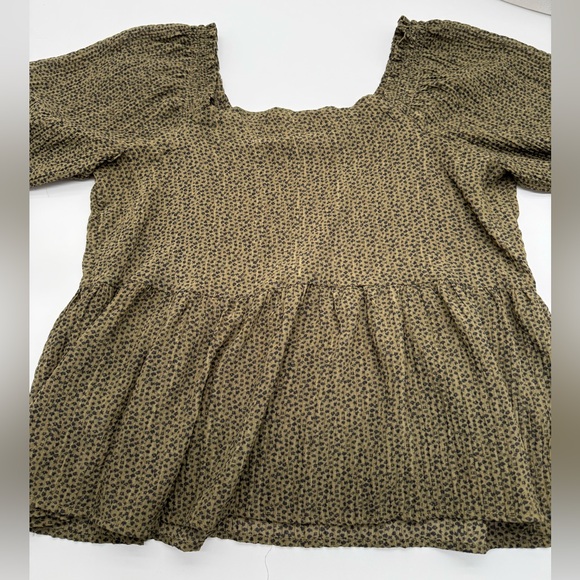 Women’s Ann Taylor LOFT Green and Black floral feminine shirt Sz Small - Picture 2 of 10